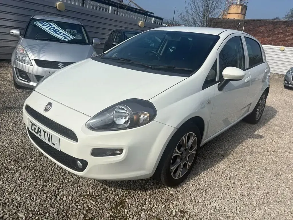 Usado Fiat Punto Easy Plus 69 HP (50 kW) 2018 Branco Citadino