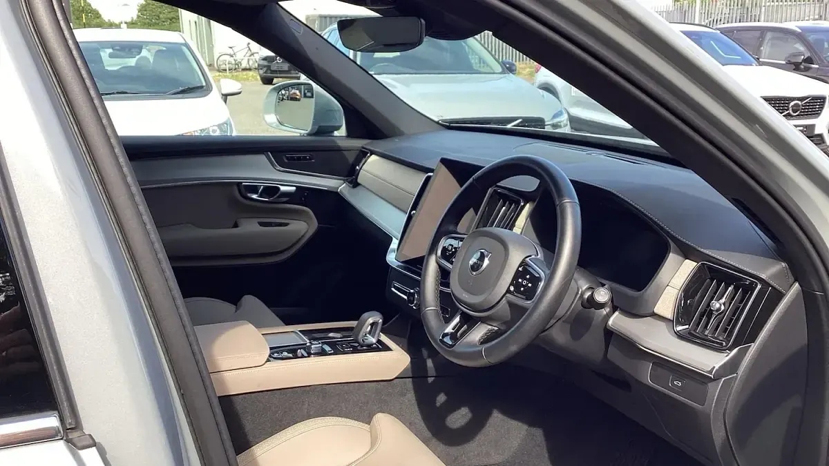 Used Volvo XC90 Core 250 HP (183 kW) 2025 Grey SUV