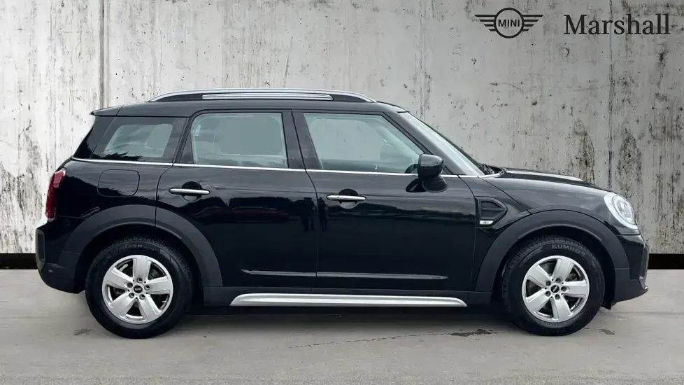 Used Mini Cooper Countryman Classic 134 HP (98 kW) 2021 Black SUV