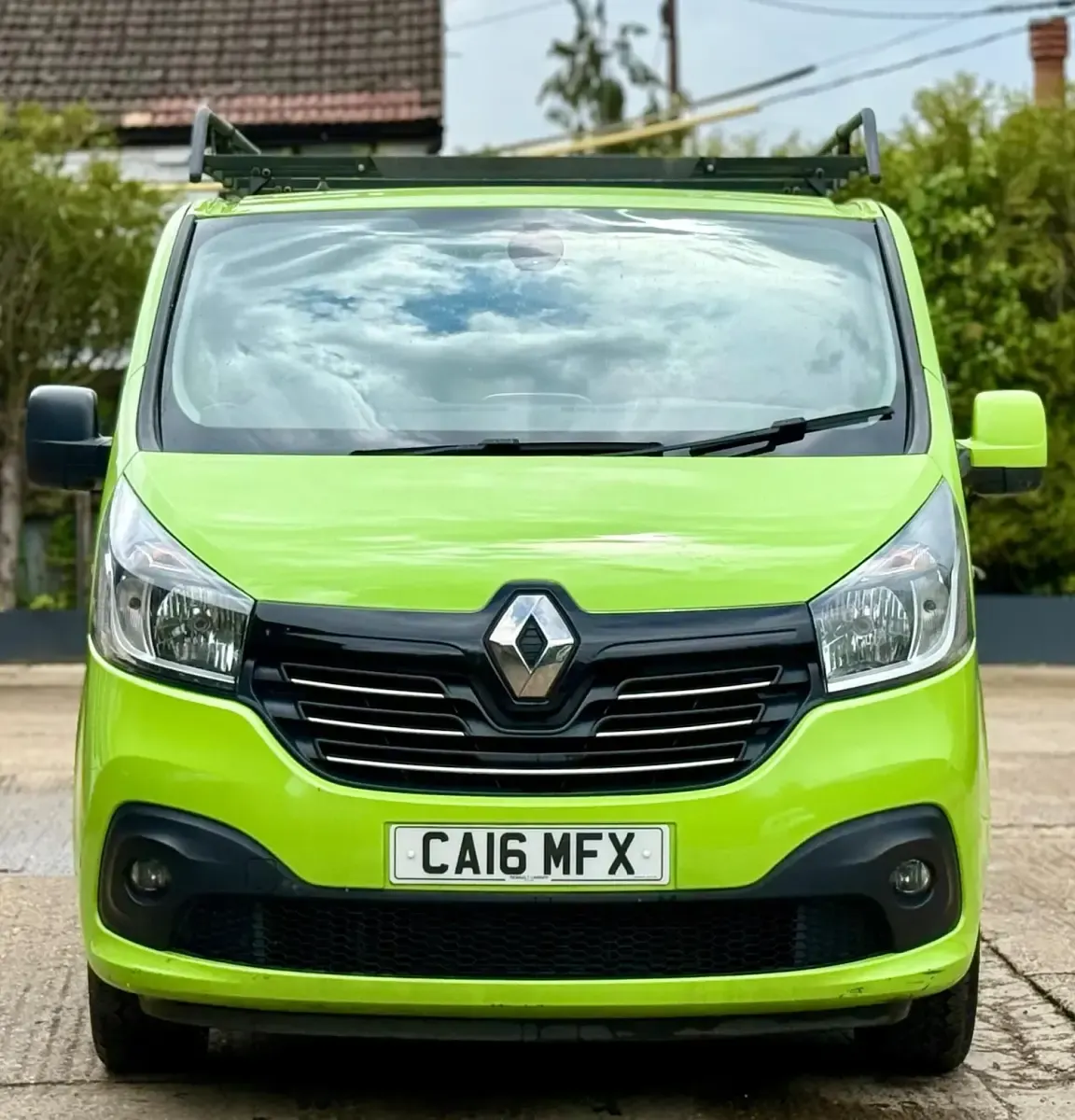 Used Renault Trafic 2016 Green MPV