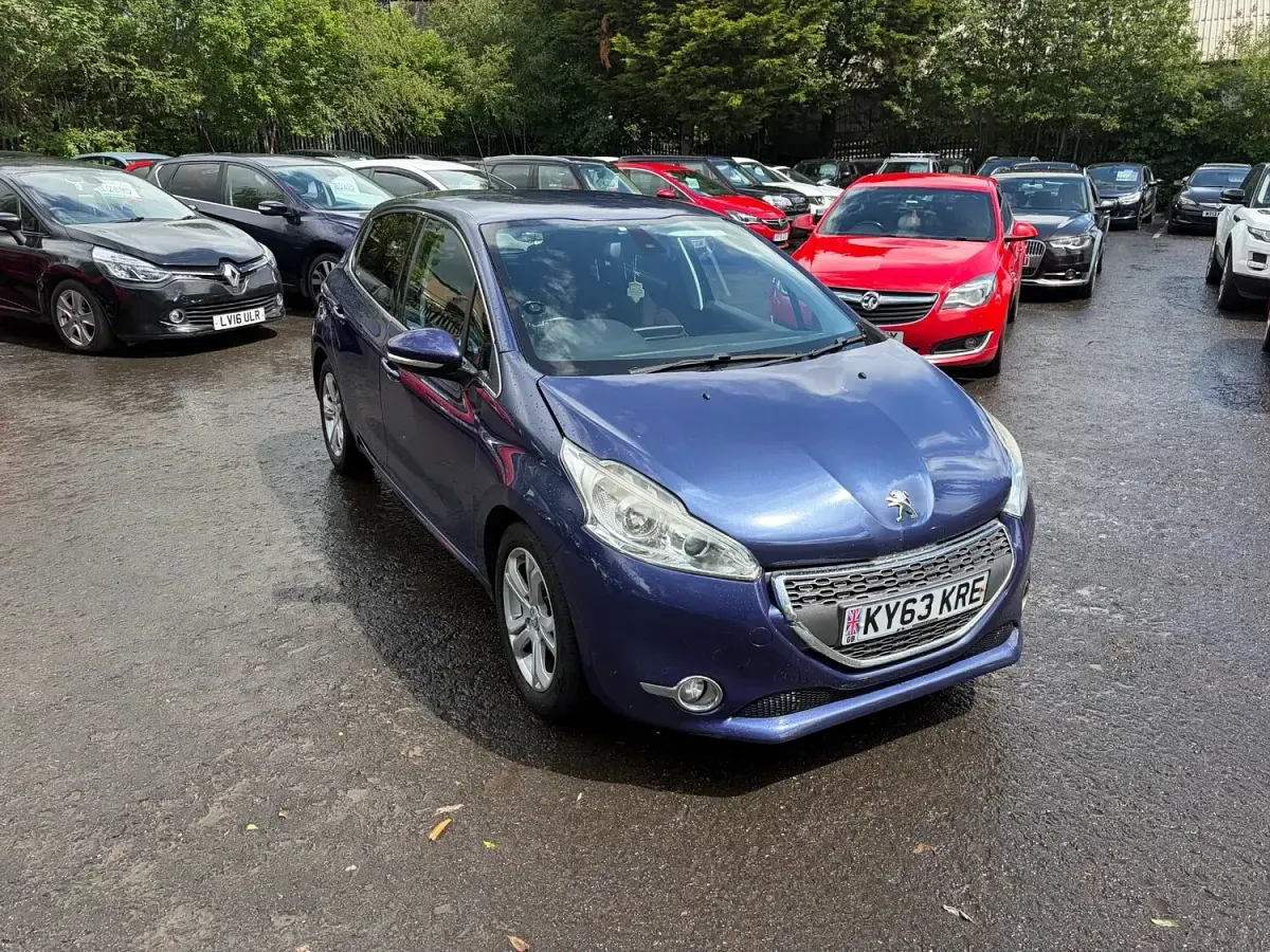 Used Peugeot 208 Allure 68 HP (50 kW) 2013 Blue Hatchback