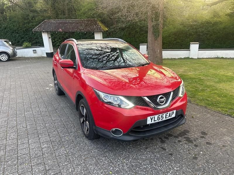 Used Nissan Qashqai N-TEC 115 HP (84 kW) 2016 Red SUV
