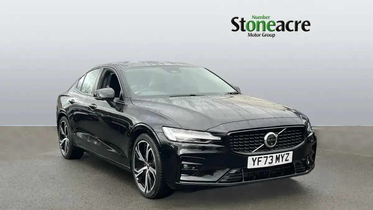 Usado Volvo S60 Plus 250 HP (183 kW) 2023 Preto Sedan