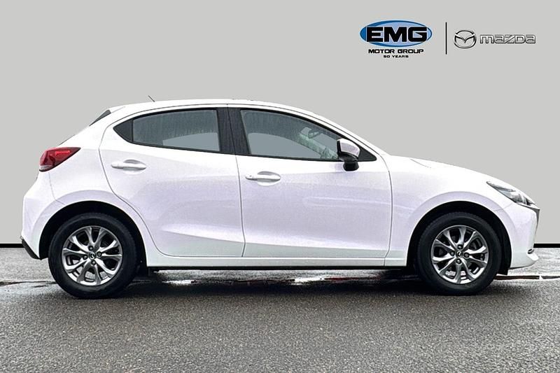 Used Mazda 2 75 HP (55 kW) 2022 White Hatchback