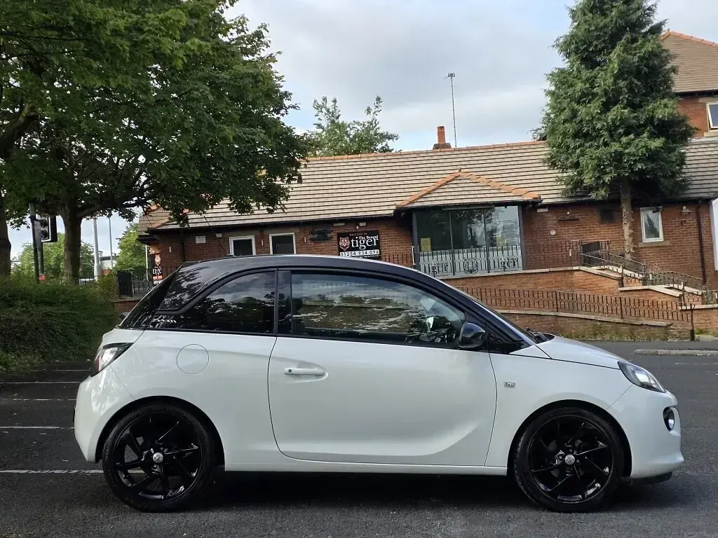 Used Vauxhall Adam 70 HP (51 kW) 2016 White Hatchback
