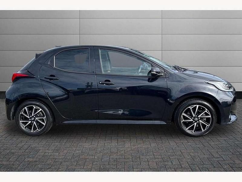 Used Toyota Yaris Hybrid Design 116 HP (85 kW) 2022 Black Hatchback