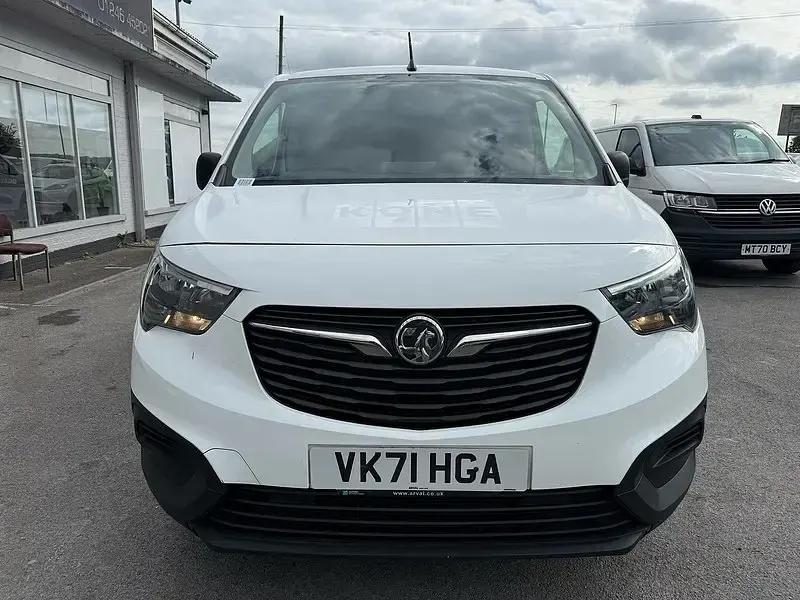 Second-hand Vauxhall Combo Edition 75 CP (55 kW) 2022 Alb Monovolum