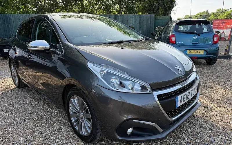 Usado Peugeot 208 Allure 82 CV (60 kW) 2018 Utilitario