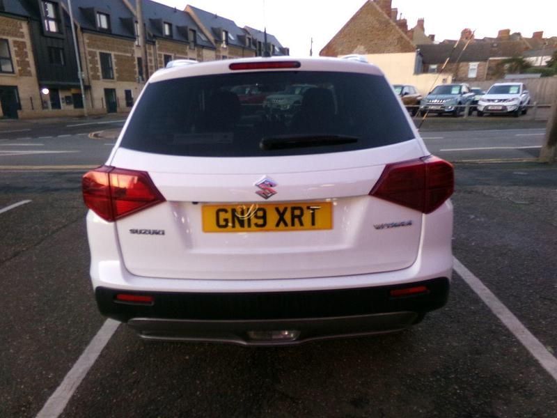 Second-hand Suzuki Vitara SZ-T 2019 Alb Hatchback