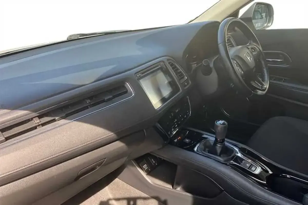 Used Honda HR-V SE 130 HP (95 kW) 2019 White SUV