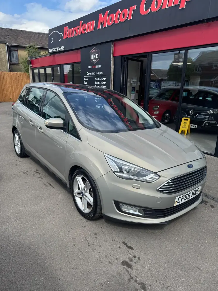 Used Ford Grand C-Max Titanium X 120 HP (88 kW) 2017 Red MPV