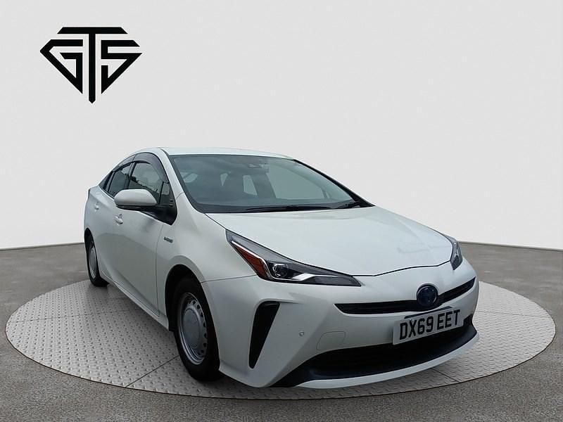 Used Toyota Prius 2025 White Hatchback
