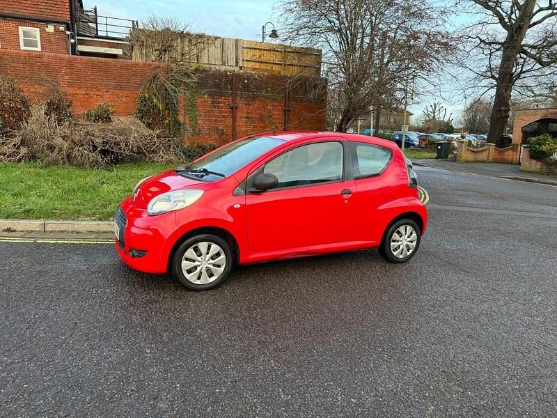 Used Citroën C1 68 HP (50 kW) 2010 Red Hatchback