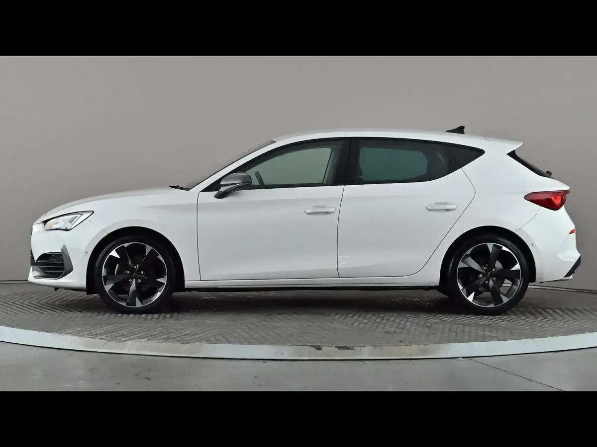 Used Cupra Leon 150 HP (110 kW) 2024 White Hatchback