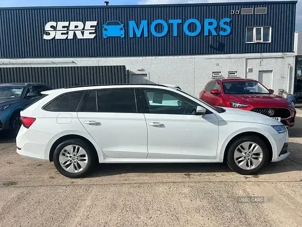 Used Skoda Octavia SE Technology 110 HP (80 kW) 2022 White Estate