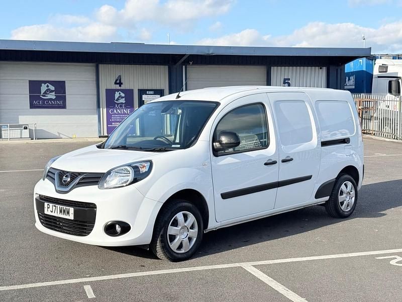 Used Nissan NV250 Tekna 95 HP (69 kW) 2021 White Van