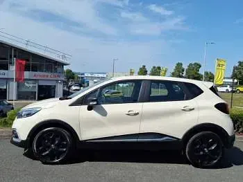 Used Renault Captur Dynamique 90 HP (66 kW) 2018 Cream SUV