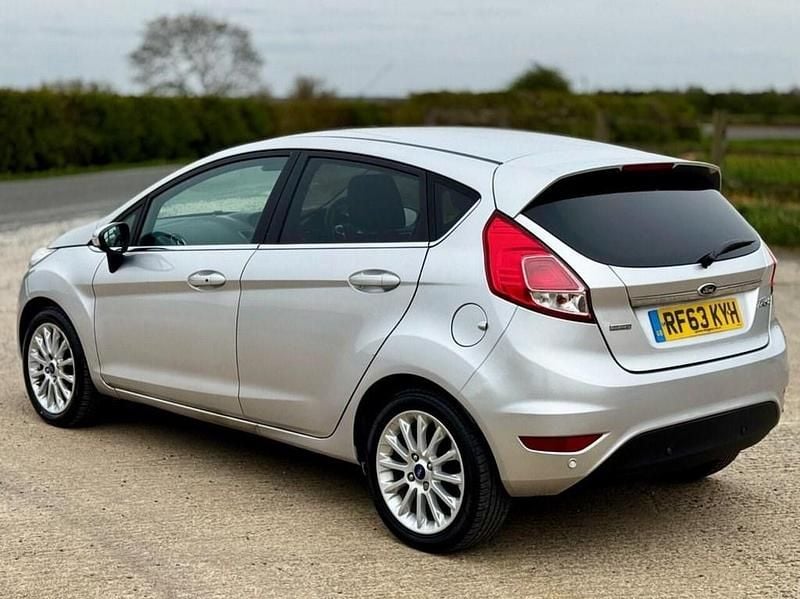 Used Ford Fiesta Titanium X 125 HP (91 kW) 2013 Silver Hatchback