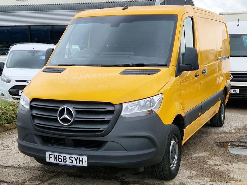 Used Mercedes Sprinter 143 HP (105 kW) 2018 Yellow Van