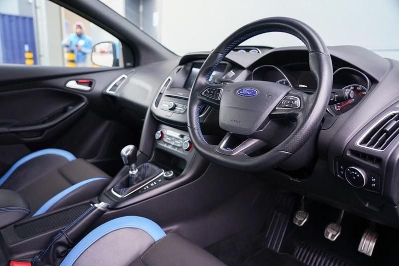 Used Ford Focus RS 350 HP (257 kW) 2017 Blue Hatchback