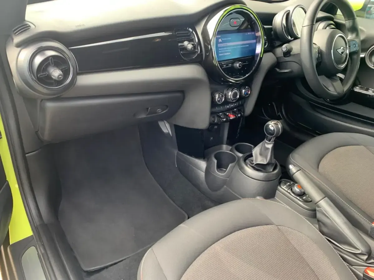 Używany Mini Cooper Cabriolet Classic 2021 Żółty Kabriolet