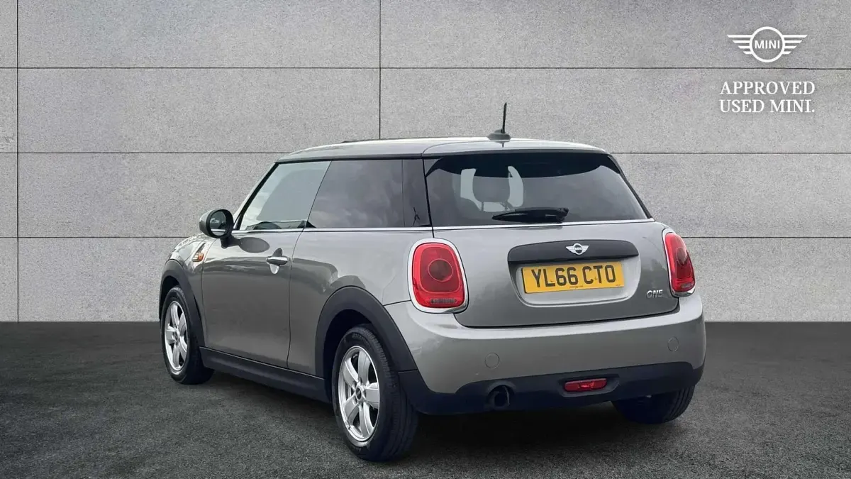 Begagnad Mini ONE Hatch 101 HK (74 kW) 2016 Silver Halvkombi