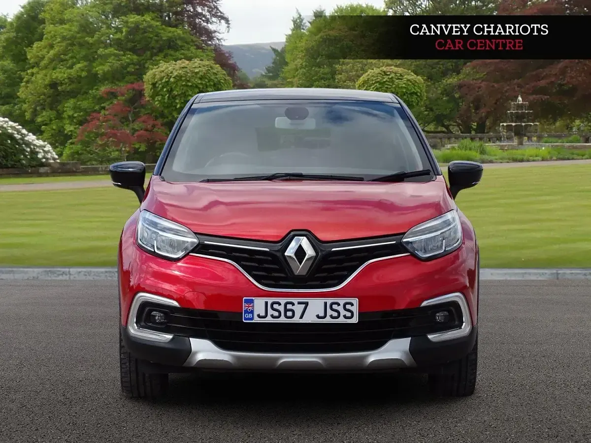 Used Renault Captur Dynamique 90 HP (66 kW) 2017 Red/black SUV