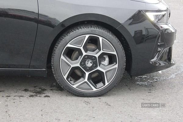 New Vauxhall Astra Ultimate 130 HP (95 kW) 2025 Black Estate