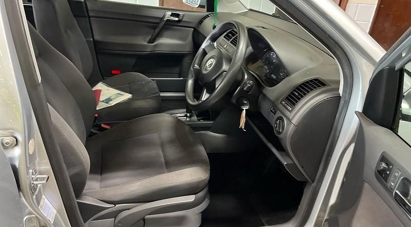 Begagnad VW Polo SE 75 HK (55 kW) 2006 Silver Halvkombi