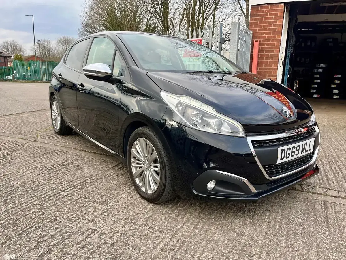 Gebraucht Peugeot 208 Signature Sky 2019 Schwarz Kleinwagen