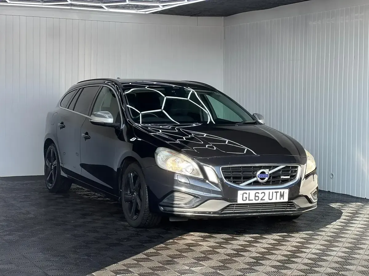 Used Volvo V60 R-Design 115 HP (84 kW) 2013 Black Estate