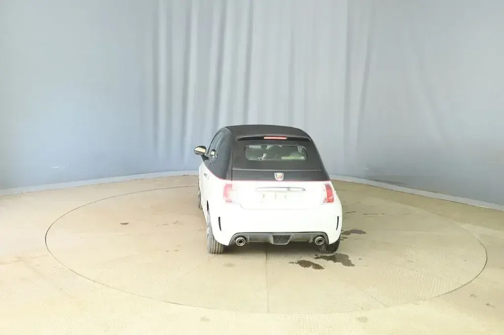 Begagnad Abarth 500C 140 HK (102 kW) 2011 Svart Cab