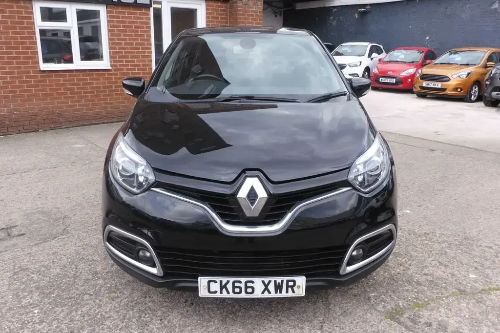 Used Renault Captur Dynamique 90 HP (66 kW) 2016 Black SUV