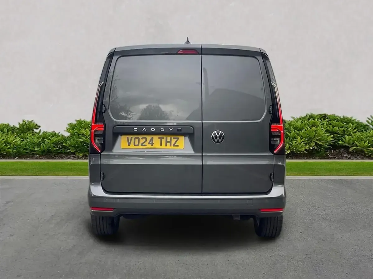 Usado VW Caddy Pro 102 HP (75 kW) 2024 Cinzento Monovolume