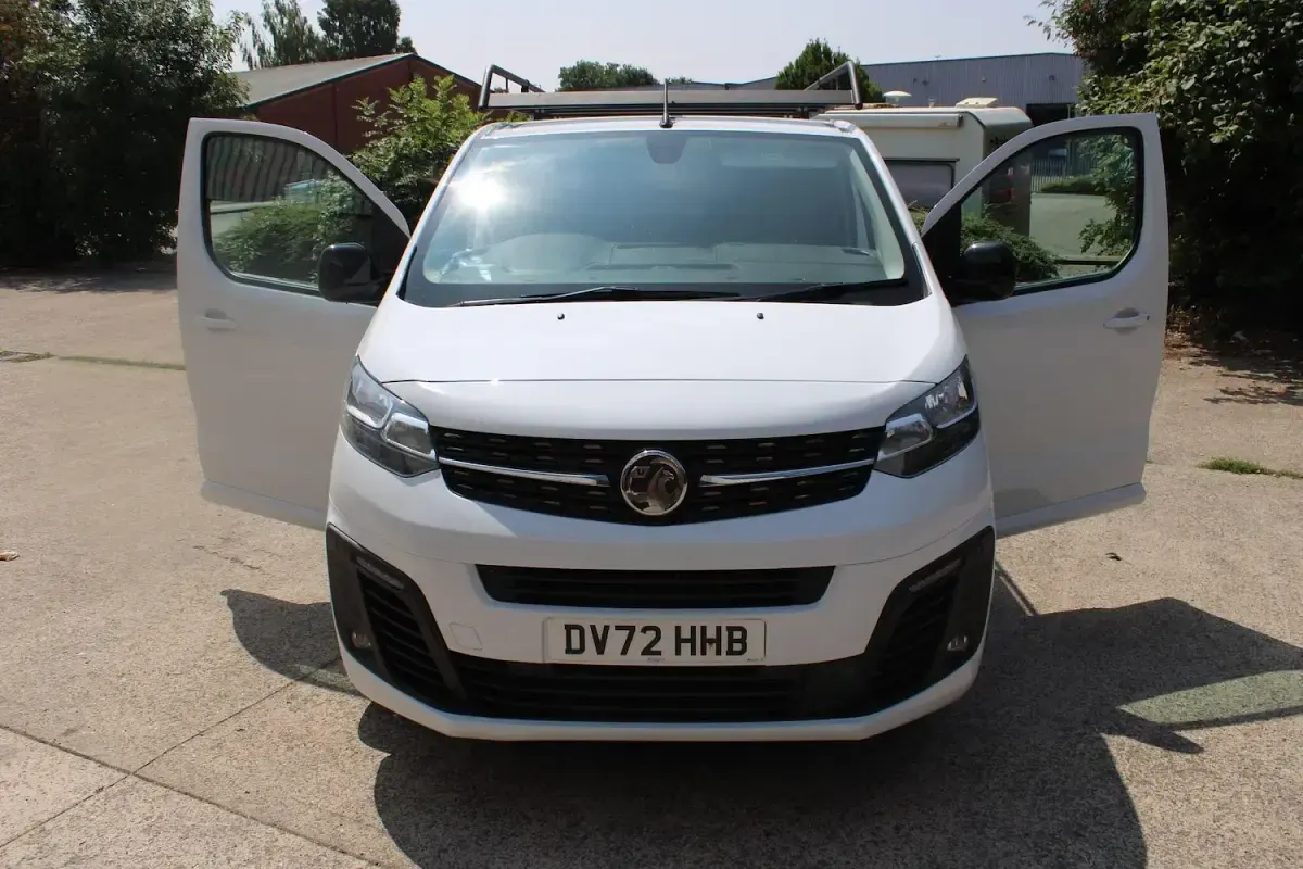Used Vauxhall Vivaro Sportive 100 HP (73 kW) 2022 White MPV