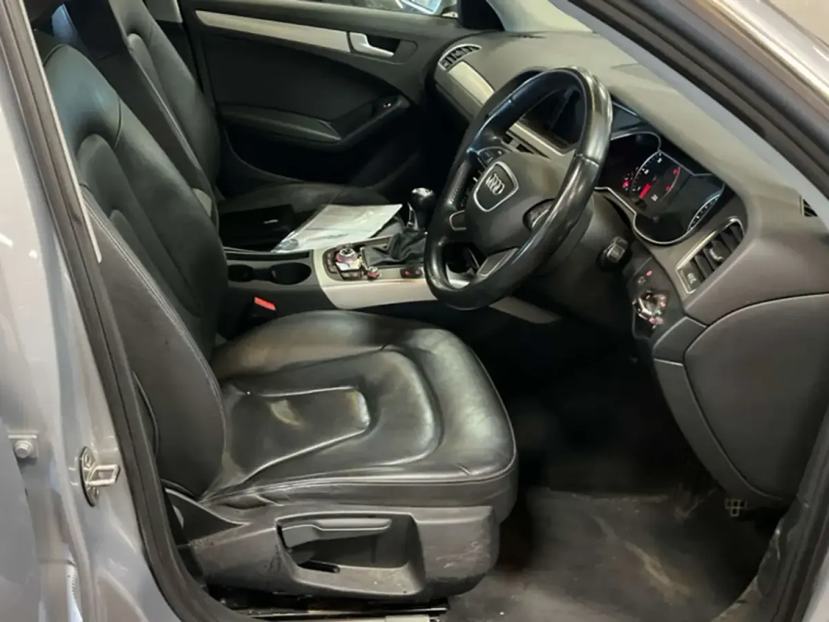 Usado Audi A4 177 CV (130 kW) 2014 Plateado Familiar