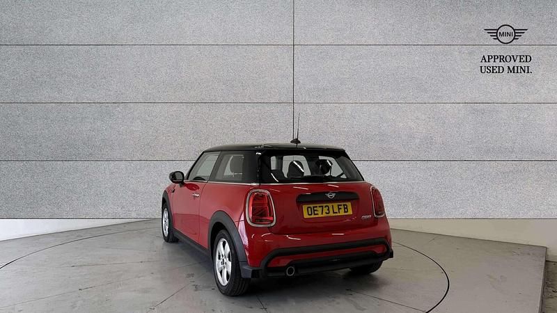 Używany Mini Cooper Classic 134 KM (98 kW) 2023 Czerwony Hatchback