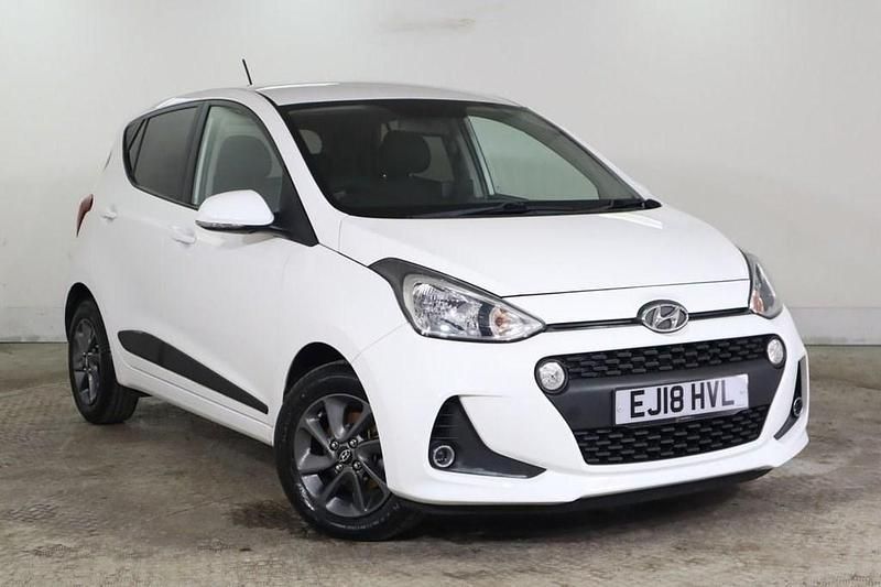 White Used 2018 Hyundai i10 Premium Hatchback | £6,975 (Good price) - Image 1/4