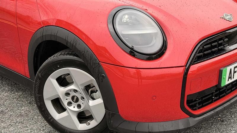 Używany Mini Cooper Hatch 113 kW (154 KM) 2025 Czerwony Hatchback
