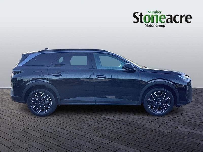 Neu Peugeot 5008 Allure 136 PS (100 kW) 2025 Schwarz SUV