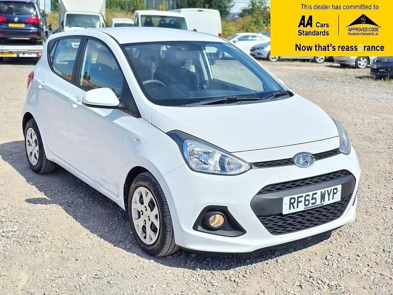 White Used 2015 Hyundai i10 SE Hatchback | £8,988 (Fair price) - Image 1/4