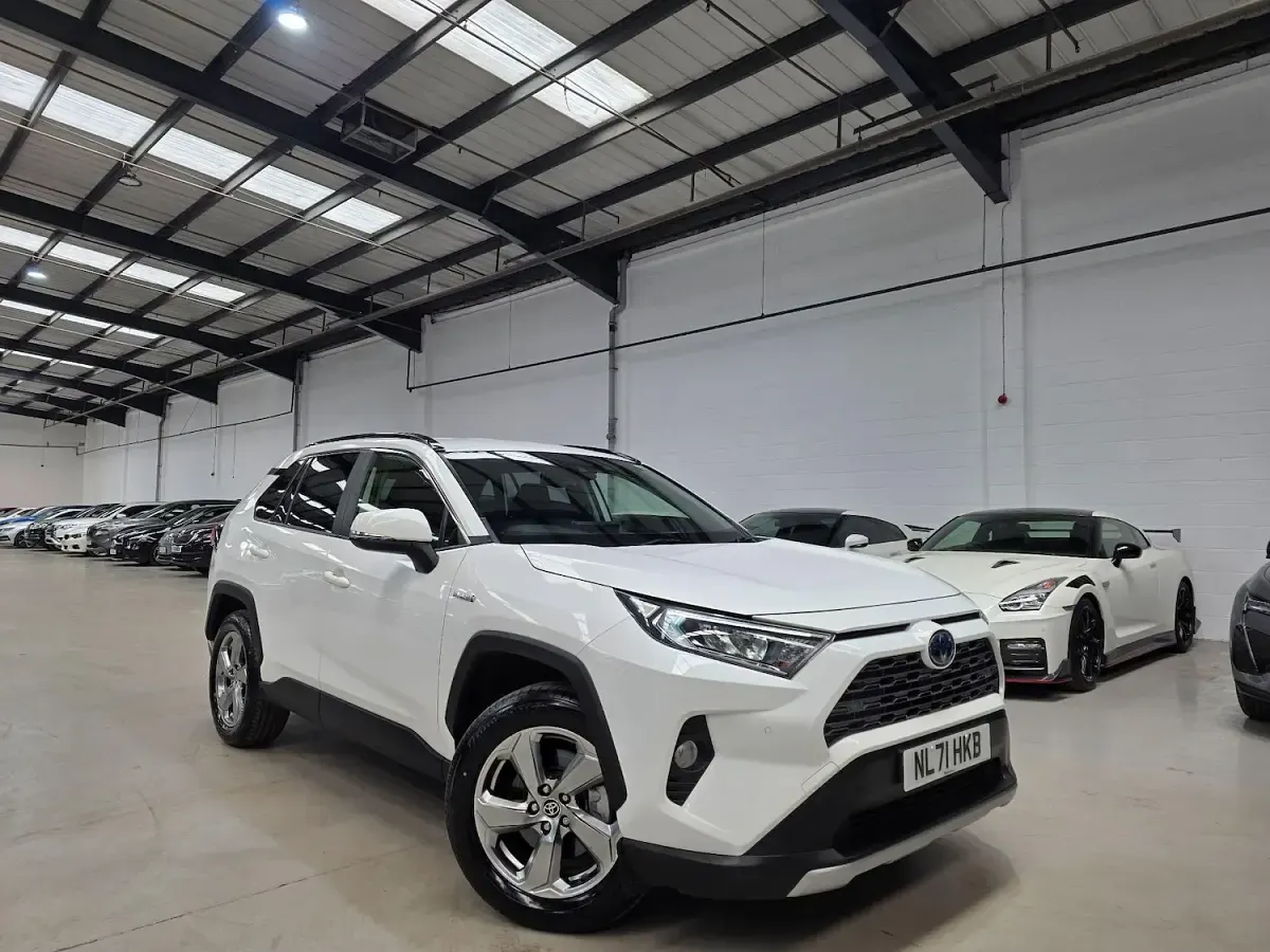 Used Toyota RAV4 Design 218 HP (160 kW) 2021 White SUV