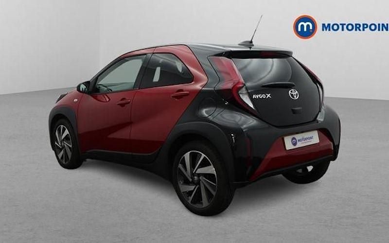 Used Toyota Aygo X 72 HP (52 kW) 2025 Red SUV