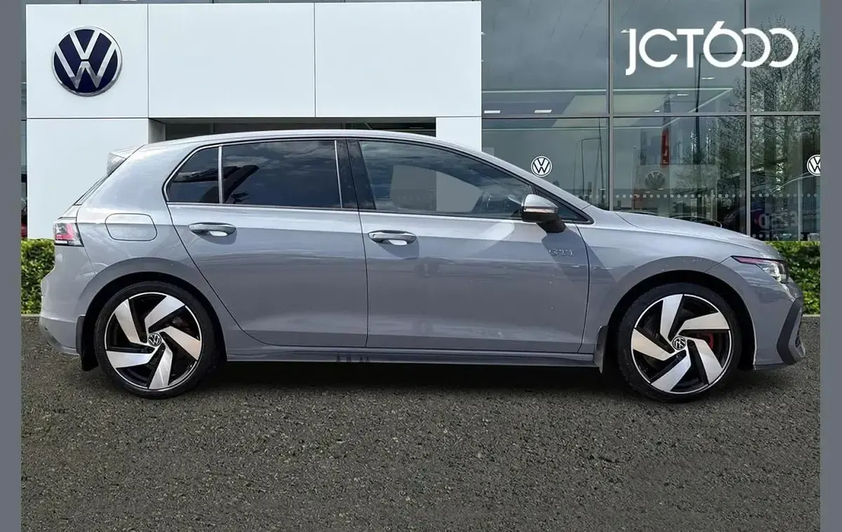Usado VW Golf VIII GTI 261 HP (191 kW) 2024 Cinzento Citadino