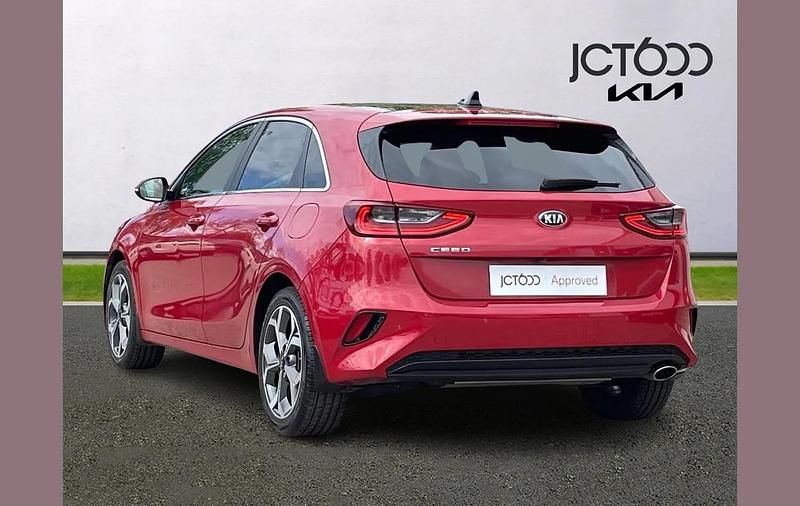 Used Kia Ceed First Edition 138 HP (101 kW) 2018 Red Hatchback