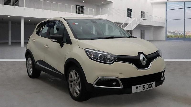Used Renault Captur Dynamique 90 HP (66 kW) 2015 White SUV