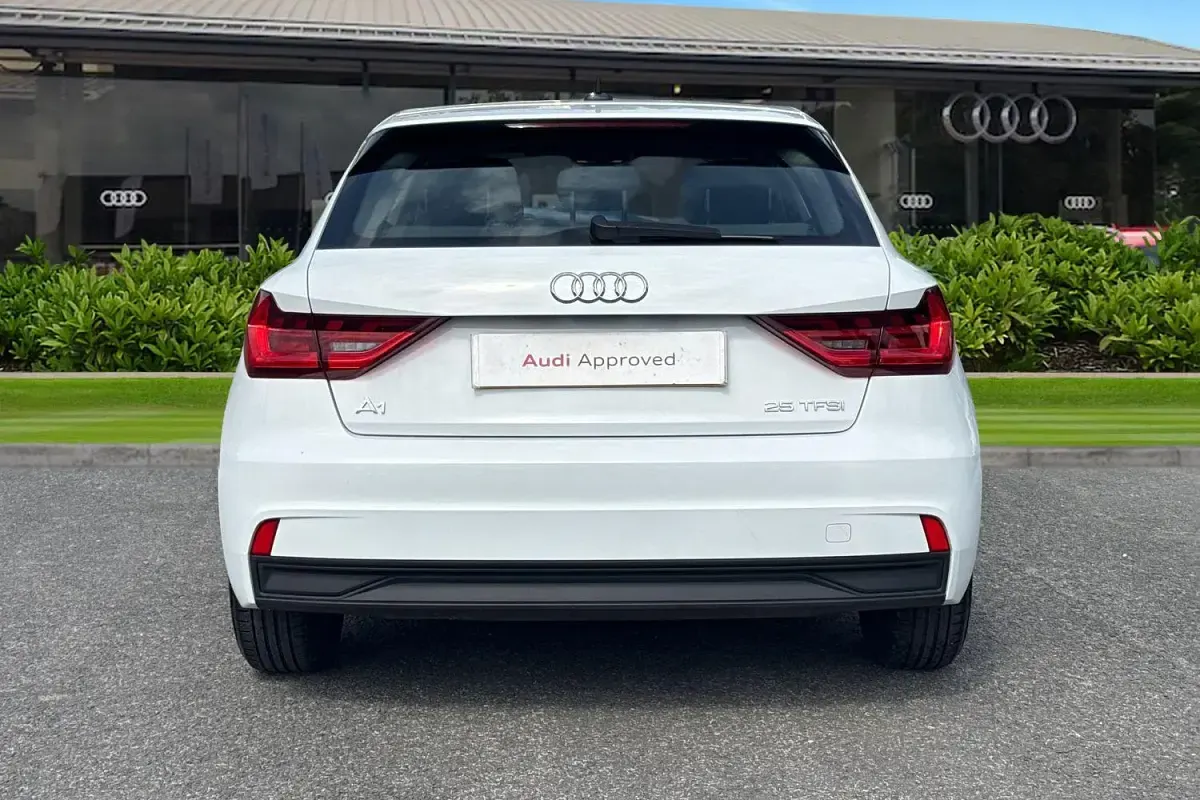 Used Audi A1 Design 95 HP (69 kW) 2023 White SUV