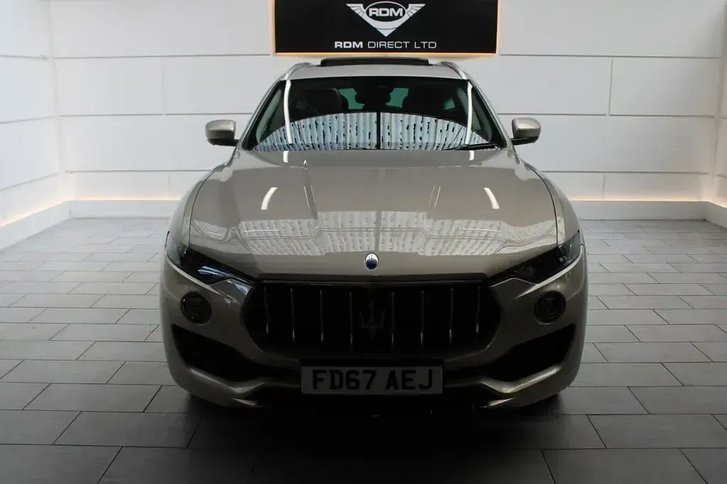 Used Maserati Levante GranLusso 275 HP (202 kW) 2017 Yellow SUV