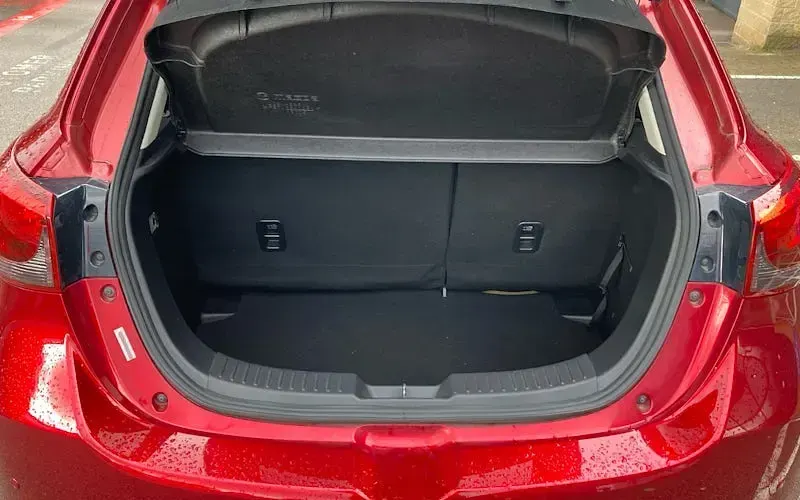 Used Mazda 2 Inclusive 116 HP (85 kW) 2018 Red Hatchback