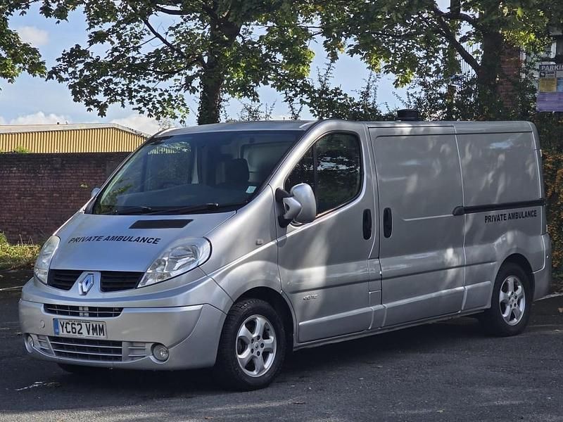Used Renault Trafic 2012 Silver MPV